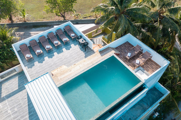 Rooftop infinity pool and sun loungers at Cozy Roots Fuvahmulah, seen from above