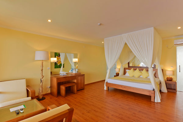 A fourth view of a water bungalow at Dreamland Maldives.
