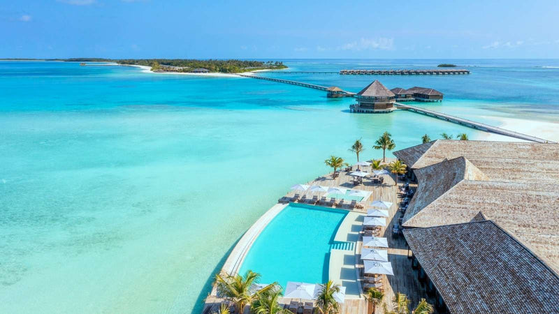 Jawakara Islands Maldives, Lhaviyani Atoll: an infinity pool looking out towards the overwater villas