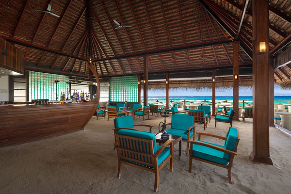 The main bar at Adaaran Club Rannalhi