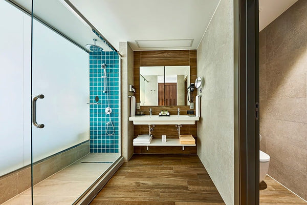 Another view of a Junior Suite at Hotel Riu Palace Maldivas.