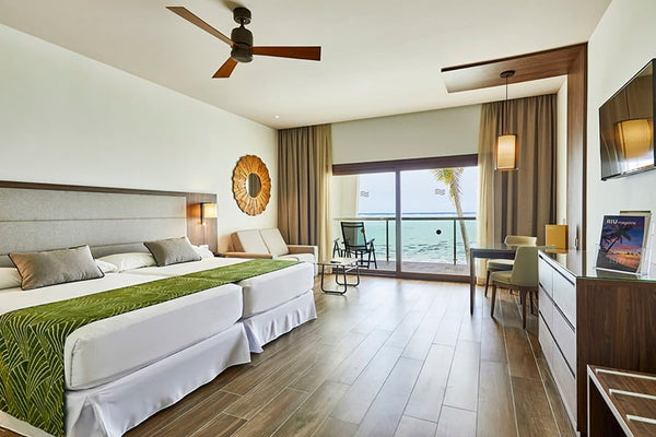 A Junior Suite at Hotel Riu Palace Maldivas.