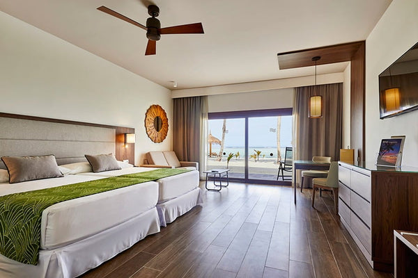 A Junior Suite with beach access at Hotel Riu Palace Maldivas.
