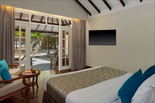 Jacuzzi Beach Villa at Adaaran Select Meedhupparu