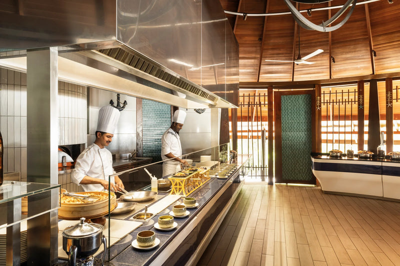 Constance Halaveli, North Ari Atoll: chefs at the live-cooking buffet stations in Jahaz restaurant