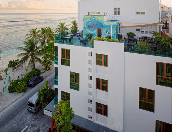 h78 Hulhumalé, North Malé Atoll: the hotel building on the beachfront road