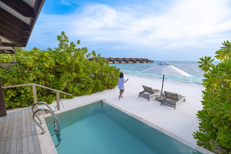 Jawakara Islands Maldives, Lhaviyani Atoll: a Dheru beach pool villa's private pool running down to the beach