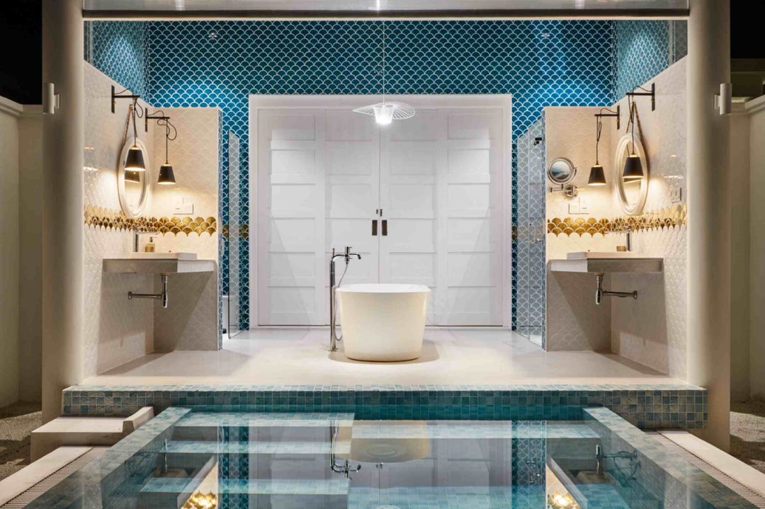 Sun Siyam Iru Veli, Dhaalu Atoll — open bathroom with twin basins and a tub, steps leading down into the pool