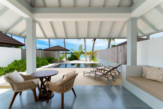 Sun Siyam Olhuveli, South Malé Atoll — covered terrace with a dining table, private pool and sun loungers