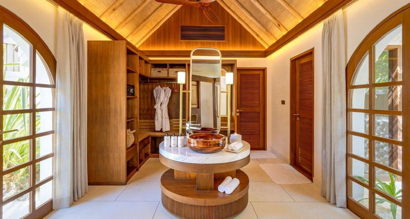 A dressing area and bathroom at RAH GILI Maldives.