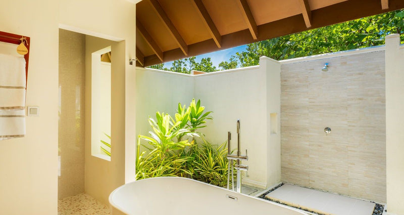 VARU by Atmosphere, North Malé Atoll: an open-air bathroom with a shower and bath