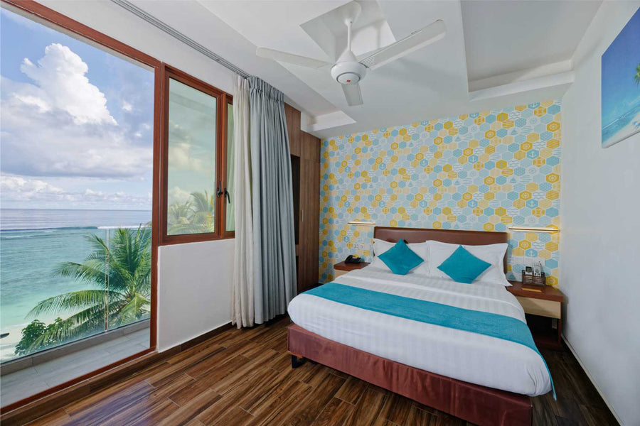 h78 Hulhumalé, North Malé Atoll: Deluxe Seaview Room with a double bed and a view of the sea