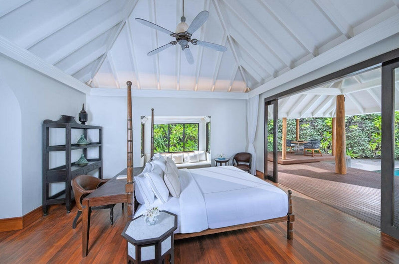 A Beach Pool Villa bedroom at Anantara Kihavah Maldives Villas, four-poster bed under a high white ceiling