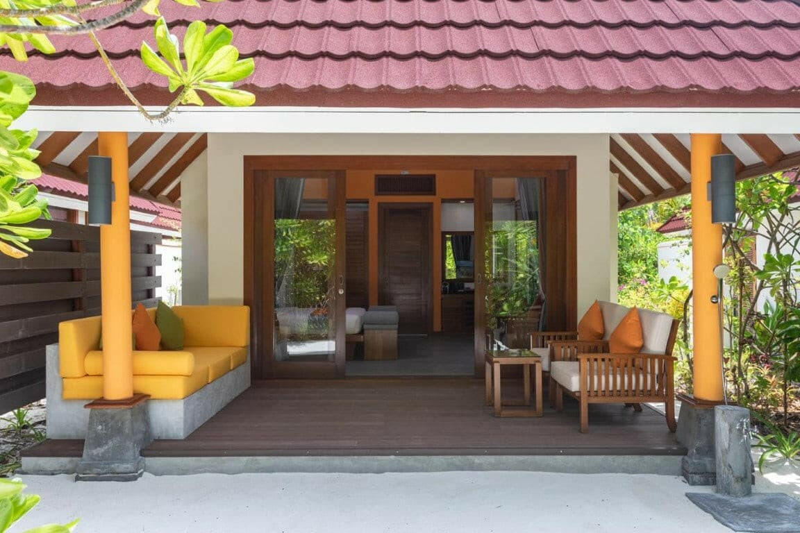 Dhigufaru Island Resort, Baa Atoll — beach villa exterior