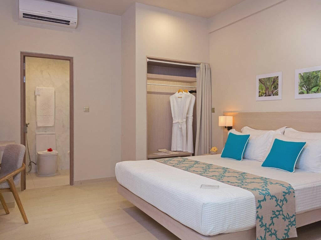 Malahini Kuda Bandos, North Malé Atoll — villa interior