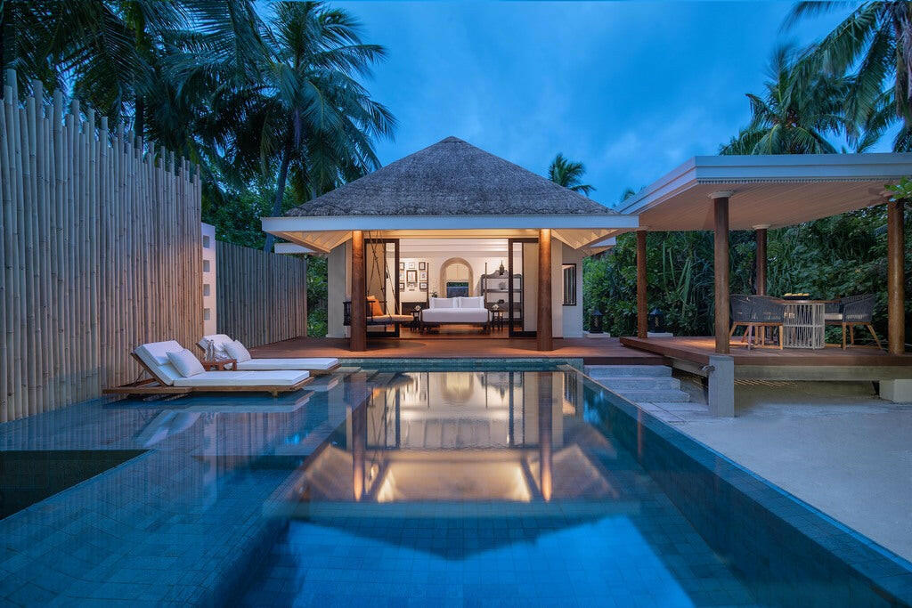 Anantara Kihavah Maldives Villas, Baa Atoll — beach villa exterior
