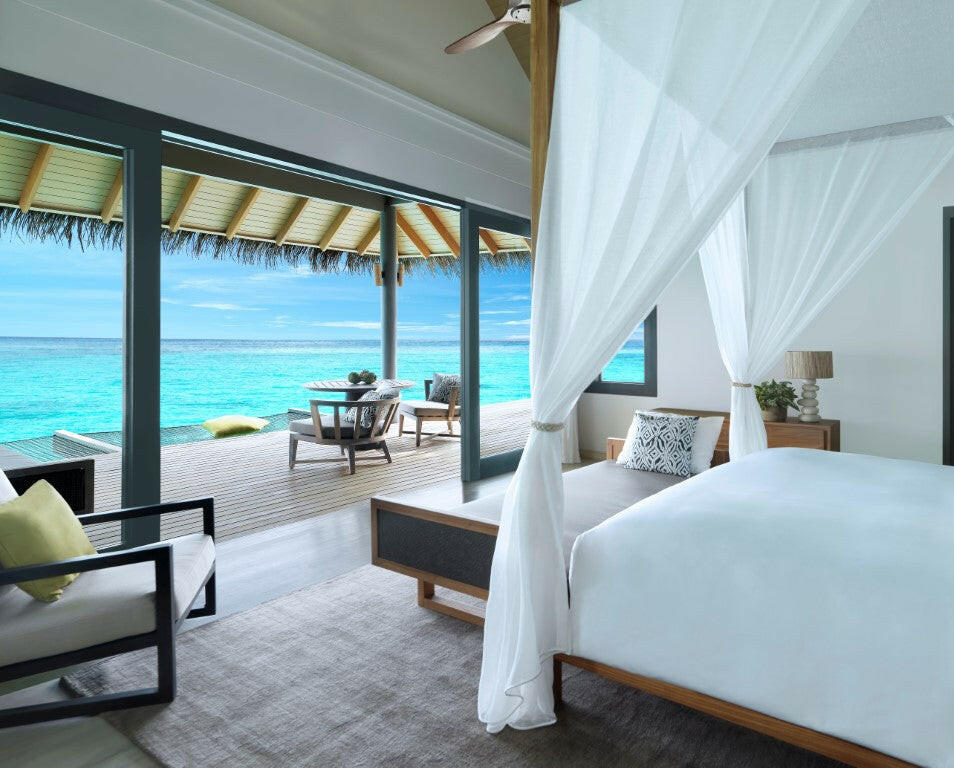 Vakkaru Maldives, Baa Atoll — overwater villa exterior